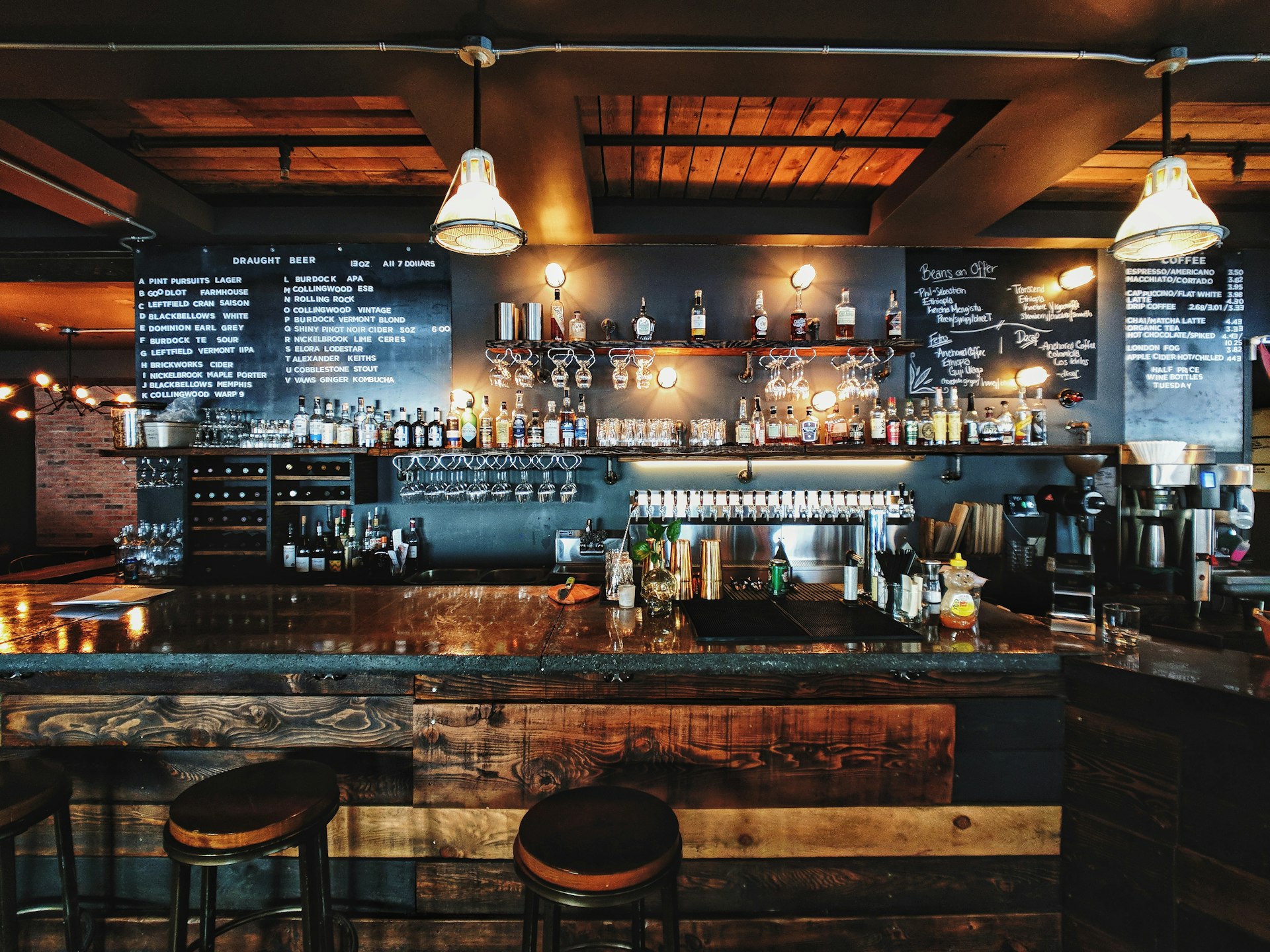 Modern outdoor beer bar with stainless steel taps and refrigeration built DIY - guide for enthusiasts