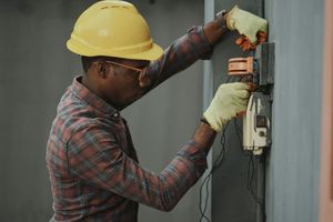 Modern workshop cooling systems with air conditioning and fans for summer operation - DIY maker's guide